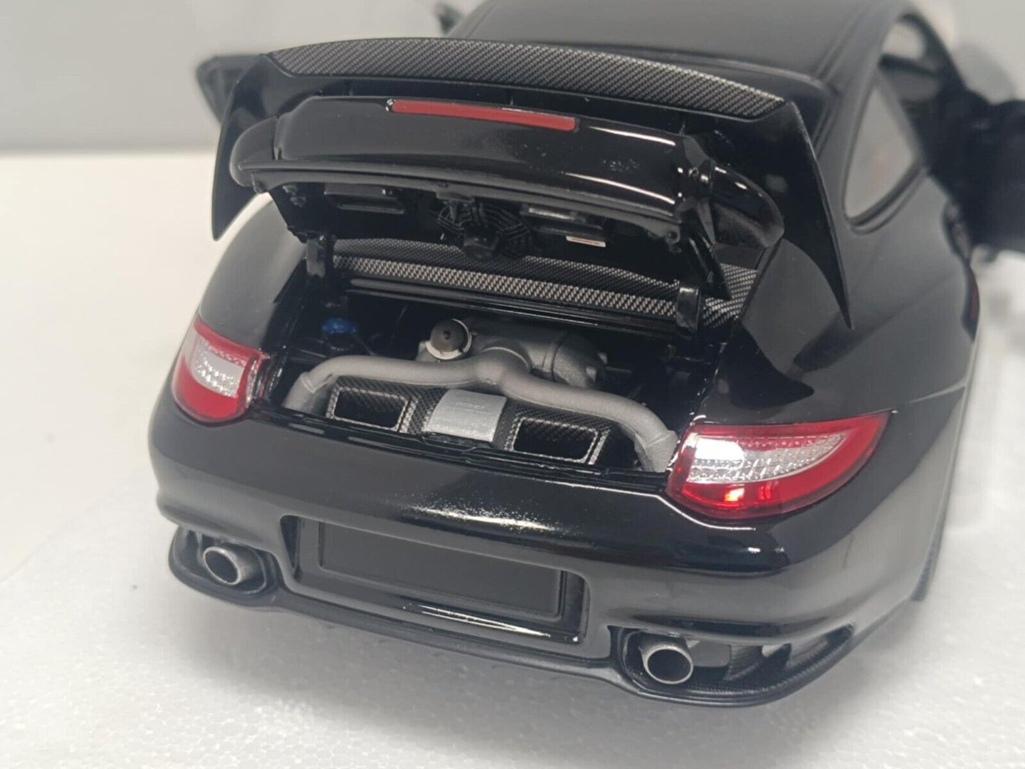 Porsche 911 GT2 RS 2011 Black With Gold Wheels Minichamps 1:18 Usato + Box Rare