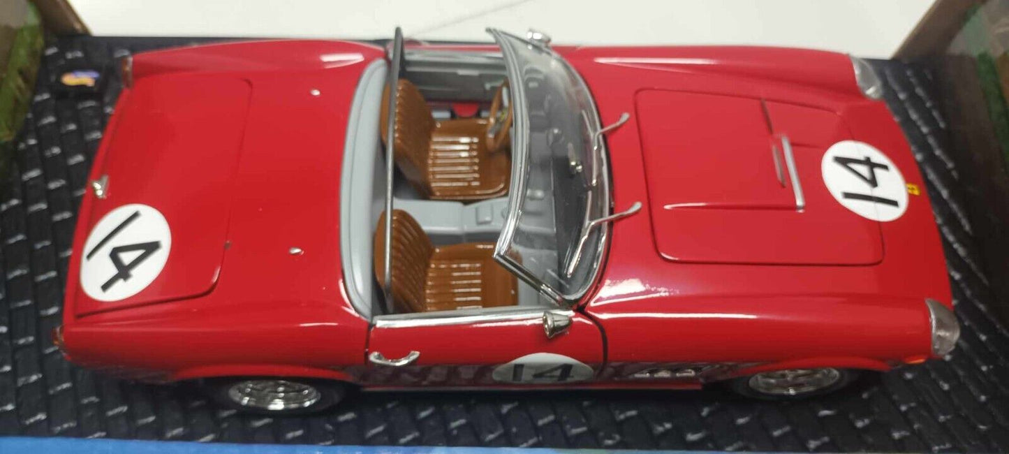 Ferrari 250 GT LWB California Spyder 12h di Sebring 1960 Hot Wheels 1:18 Usato