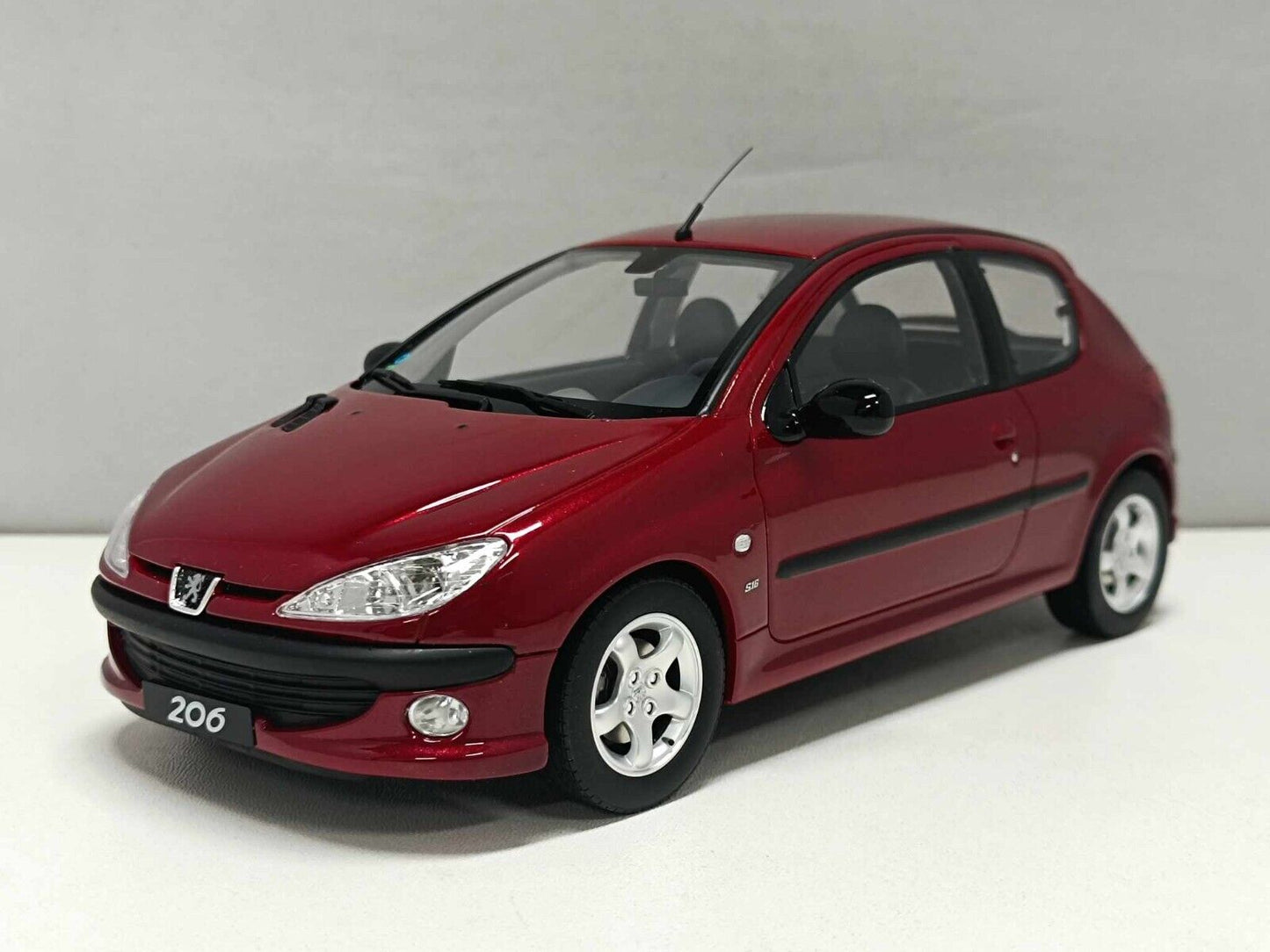 Peugeot 206 S16 Red 2003 - Ottomobile 1:18 Nuovo Limited Edition