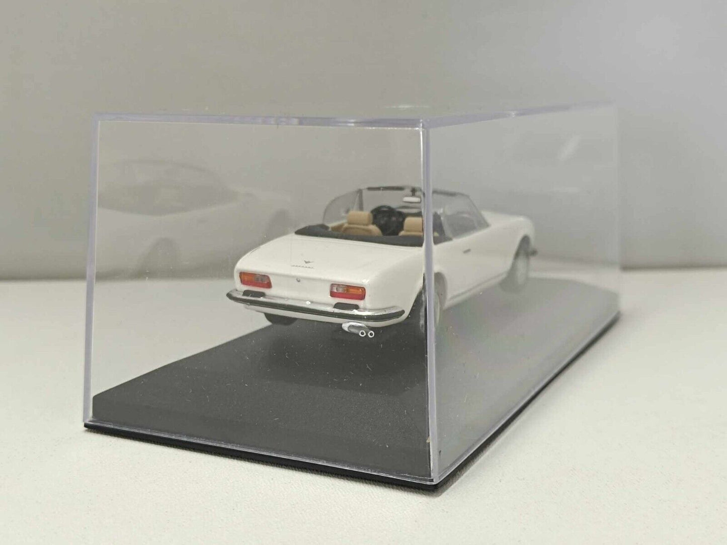 Peugeot 504 Cabriolet 1977 Blanc Alaska Minichamps 1:43 Limited Edition 2.640 Pz