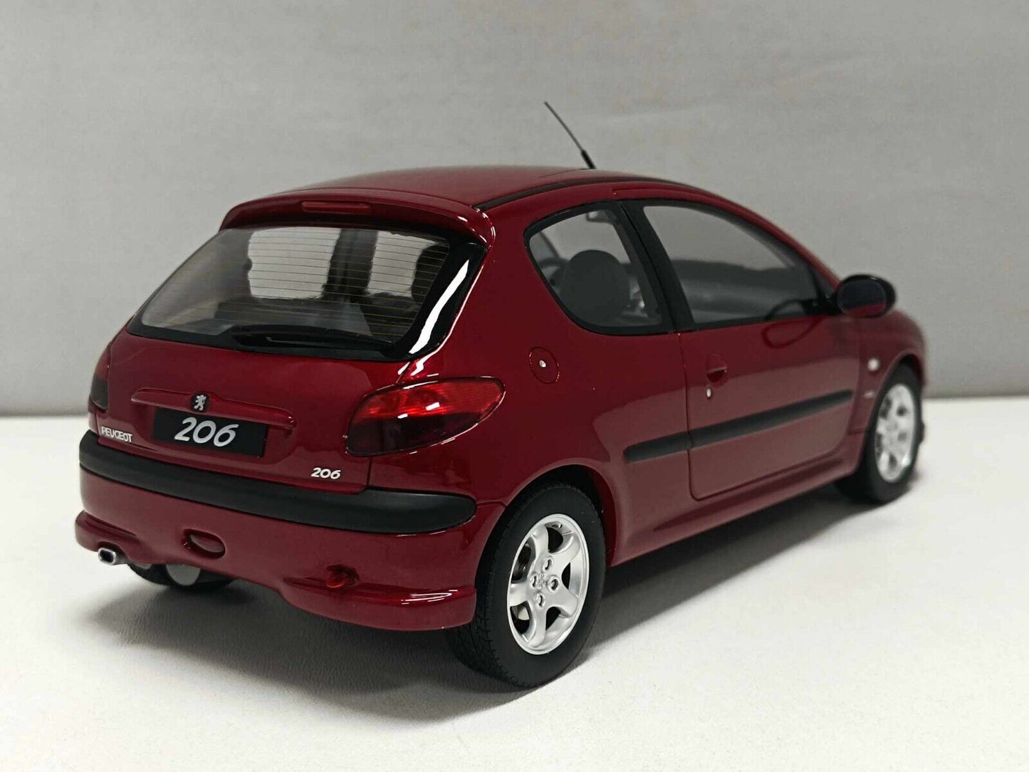 Peugeot 206 S16 Red 2003 - Ottomobile 1:18 Nuovo Limited Edition