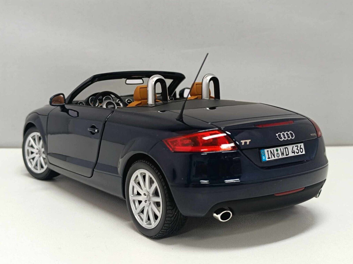 Audi TT Roadster 2006 Tiefseeblau - Minichamps Dealers Edition 1:18 GM Shop