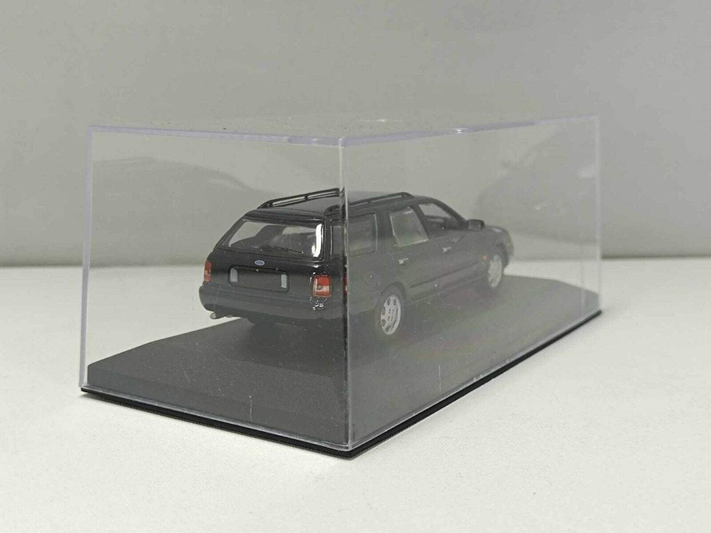 Ford Scorpio Break 1995 Blue Navy - Minichamps 1:43 + Teca