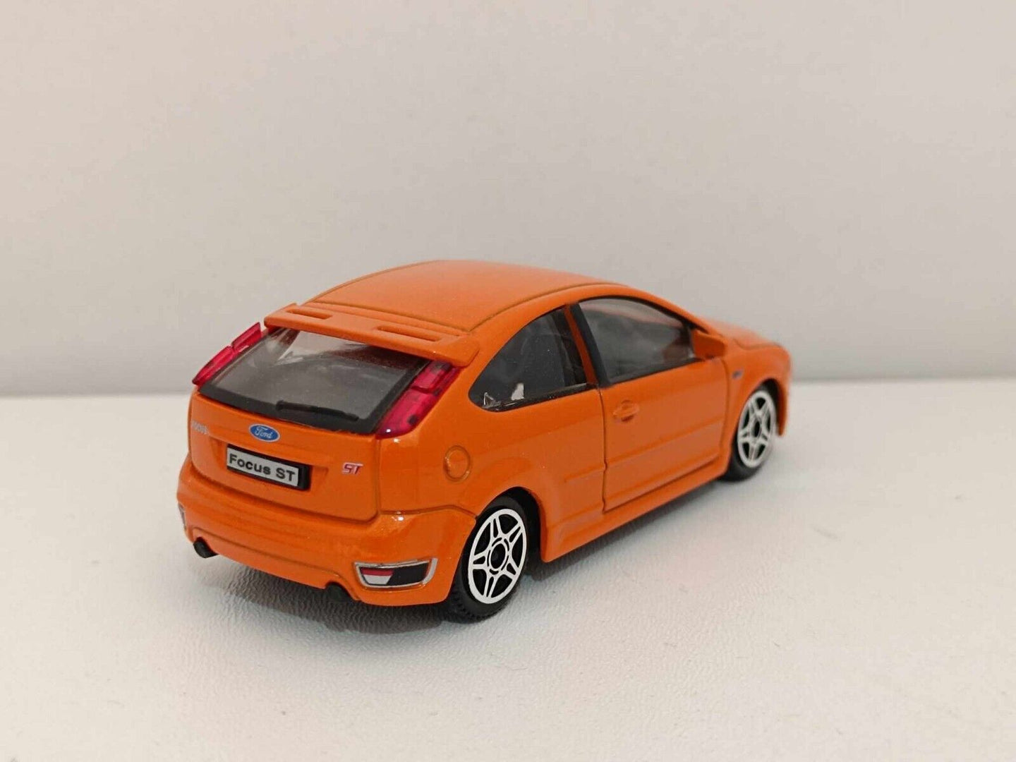 Ford Focus ST - Burago 1:43 GM Shop