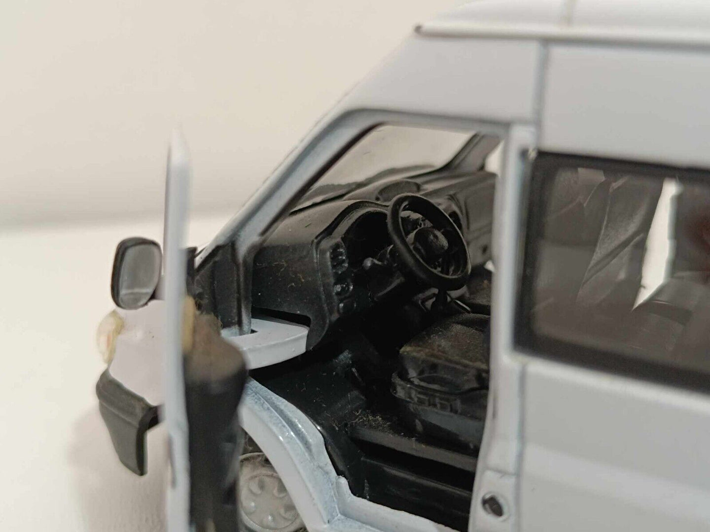 Ford Transit Minibus - Cararama 1:43 GM Shop