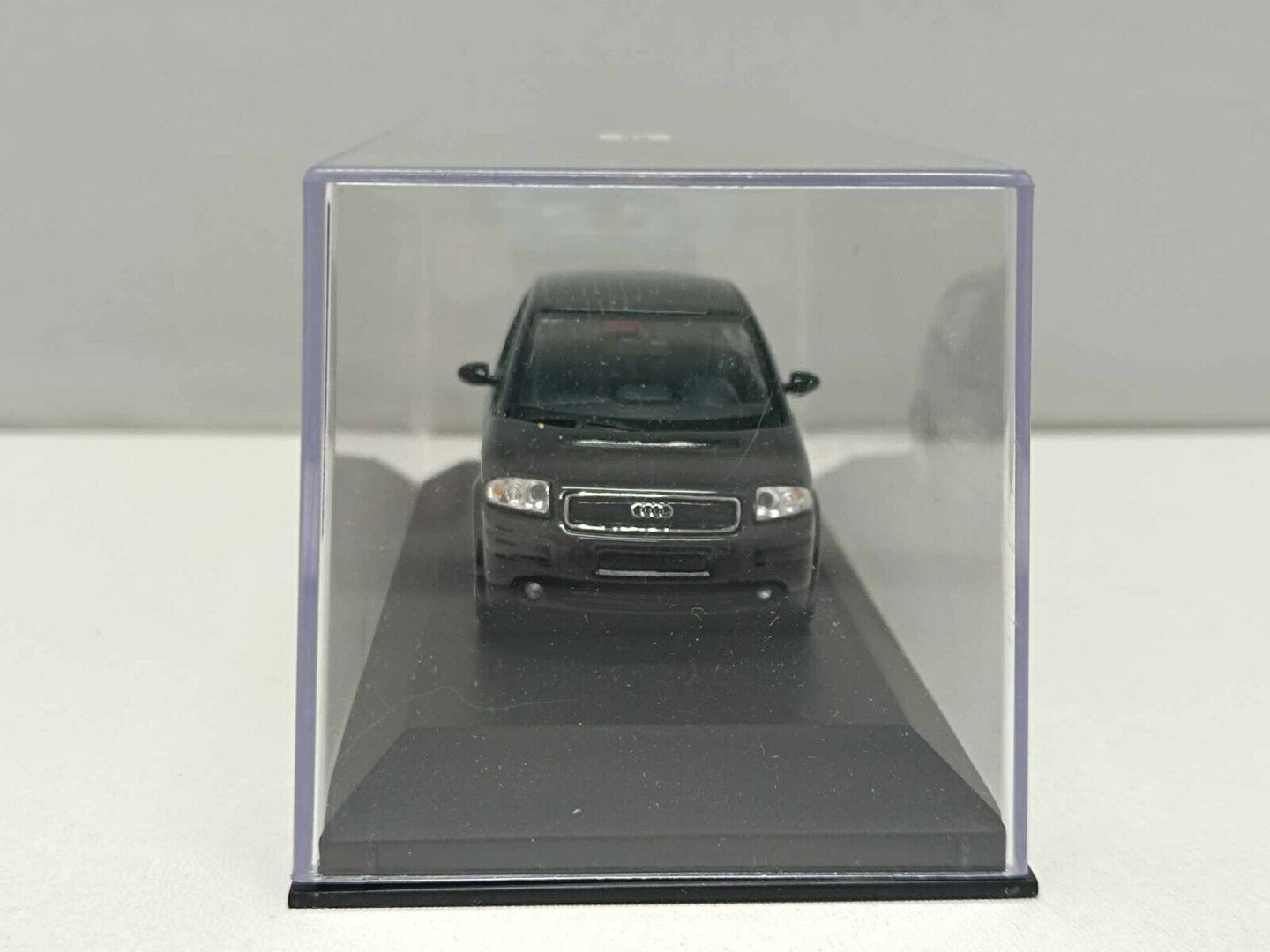 Audi A2 2000 Black Metallic Minichamps 1:43 Nero Metallizzato Usato + Teca