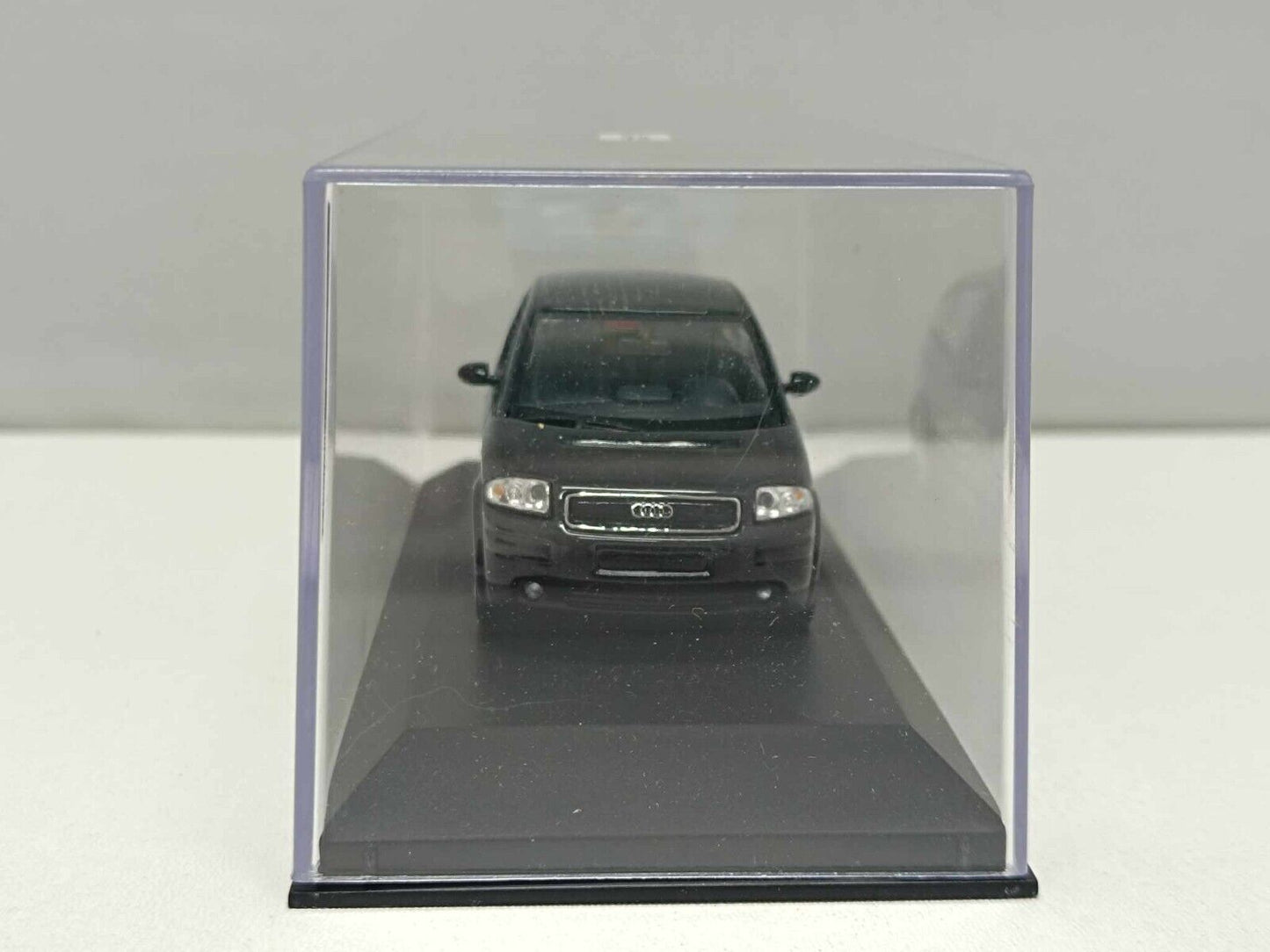 Audi A2 2000 Black Metallic Minichamps 1:43 Nero Metallizzato Usato + Teca