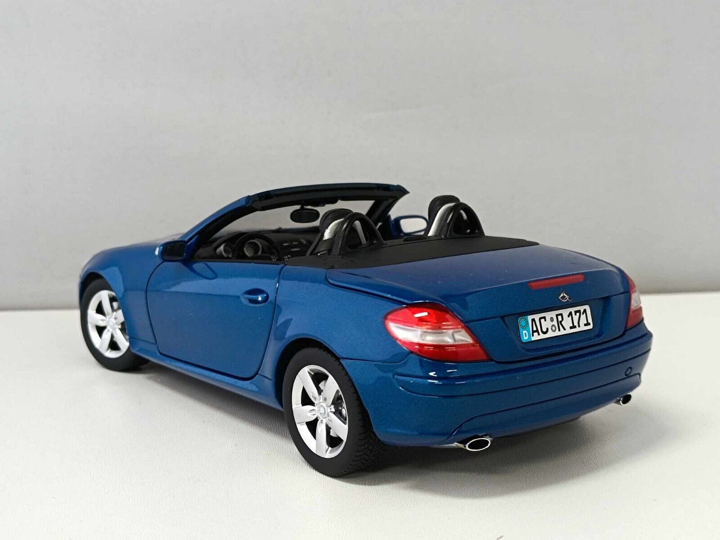 Mercedes-Benz SLK Class 2004 Minichamps 1/18 Blu Metallizzato Usato + Box