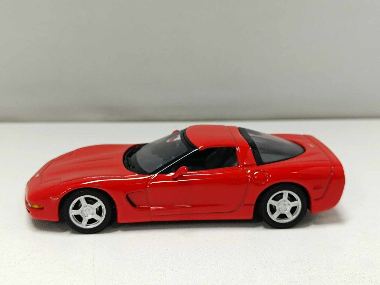 Chevrolet Corvette 1997 Red Rosso - Minichamps 1:43 Usato + Teca