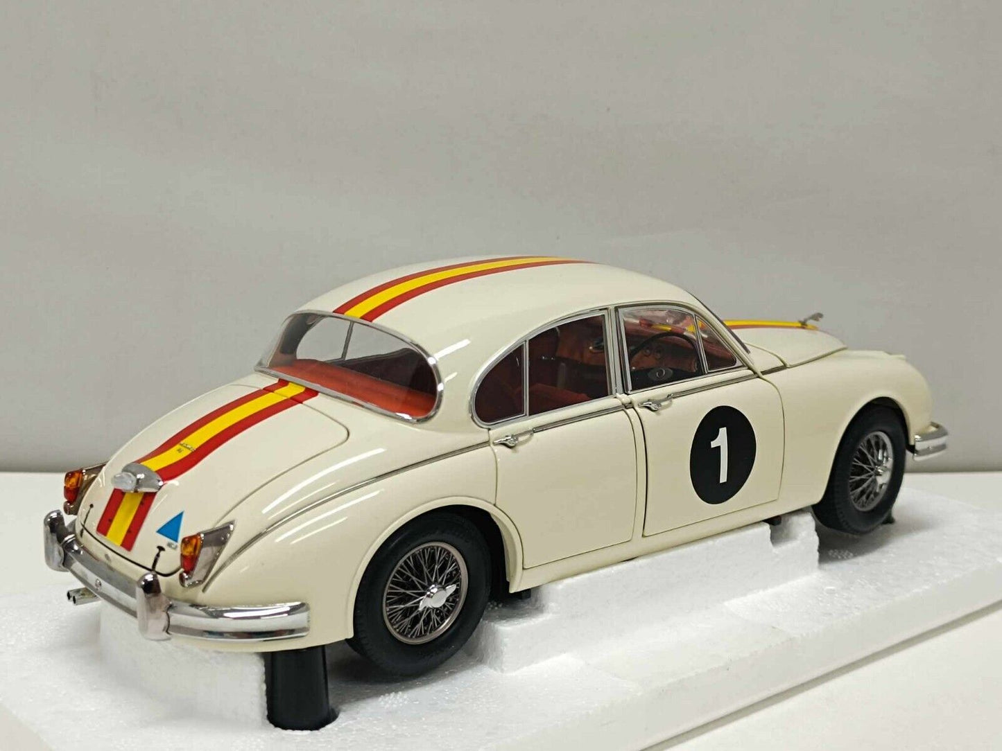 Jaguar Mark 2 3.8 Bob Jane 1962 #1 - Model-Icons 1:18 Limited Edition 2000 pezzi