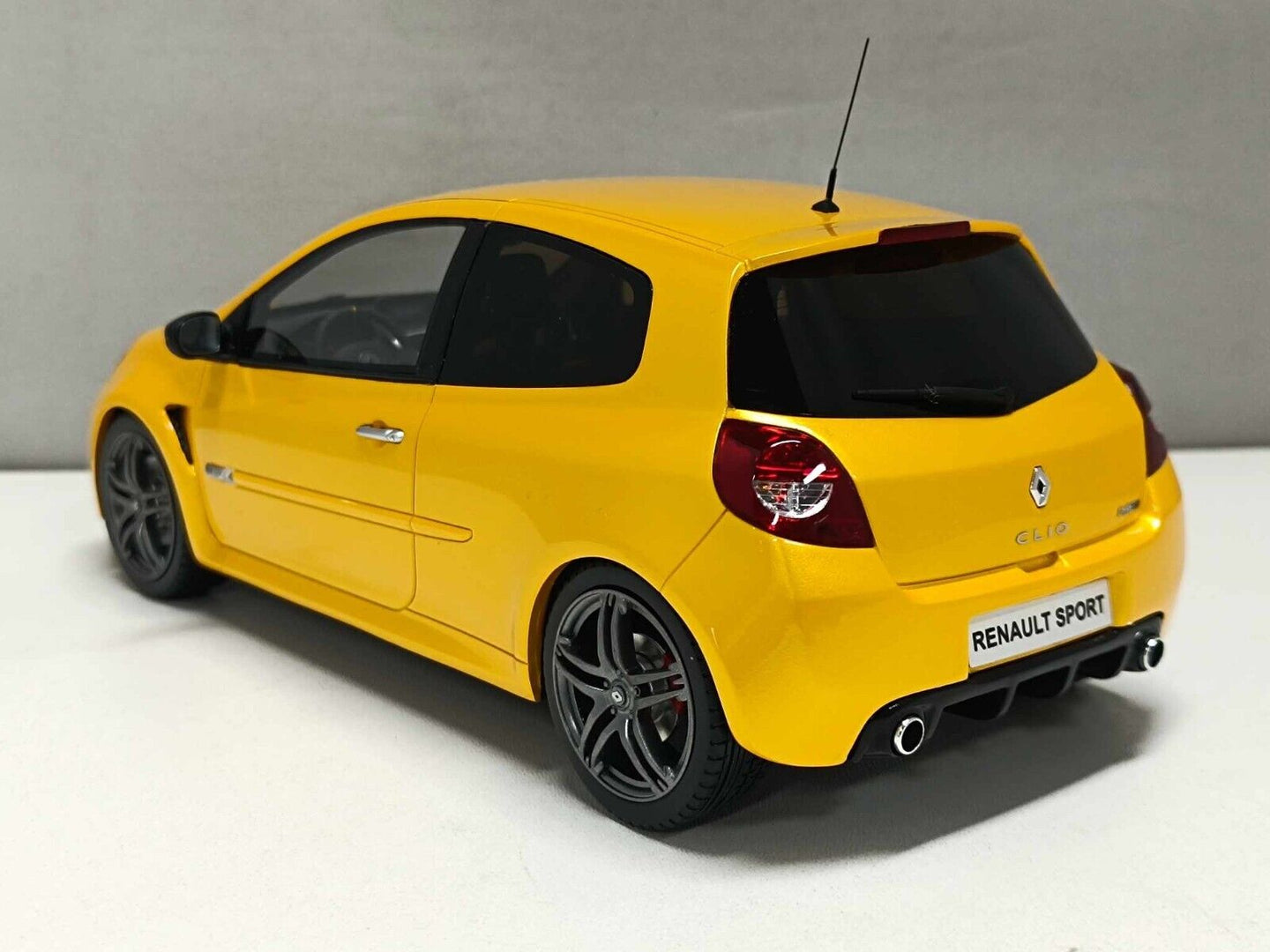 Renault Clio 3 RS ph.2 Sport Cup yellow 2010 Ottomobile 1:18 Nuovo Limited
