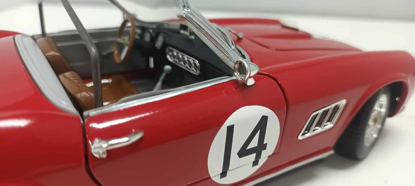 Ferrari 250 GT LWB California Spyder 12h di Sebring 1960 Hot Wheels 1:18 Usato