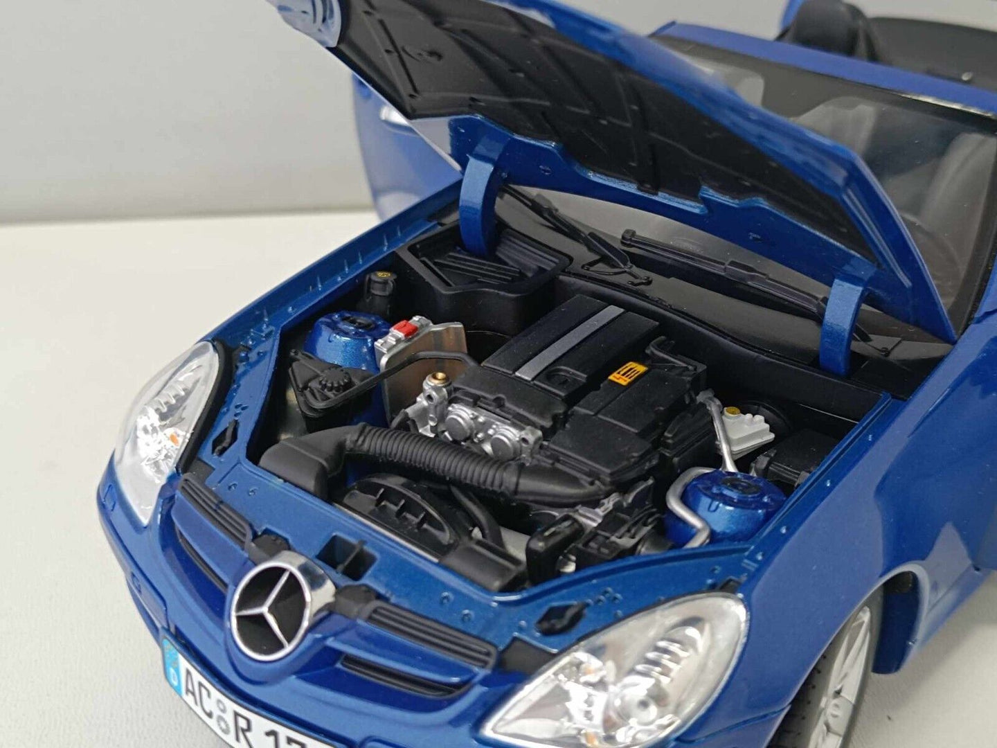Mercedes-Benz SLK Class 2004 Minichamps 1/18 Blu Metallizzato Usato + Box