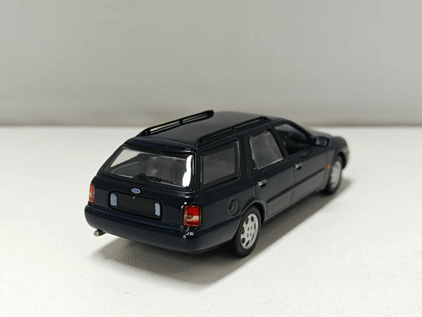 Ford Scorpio Break 1995 Blue Navy - Minichamps 1:43 + Teca