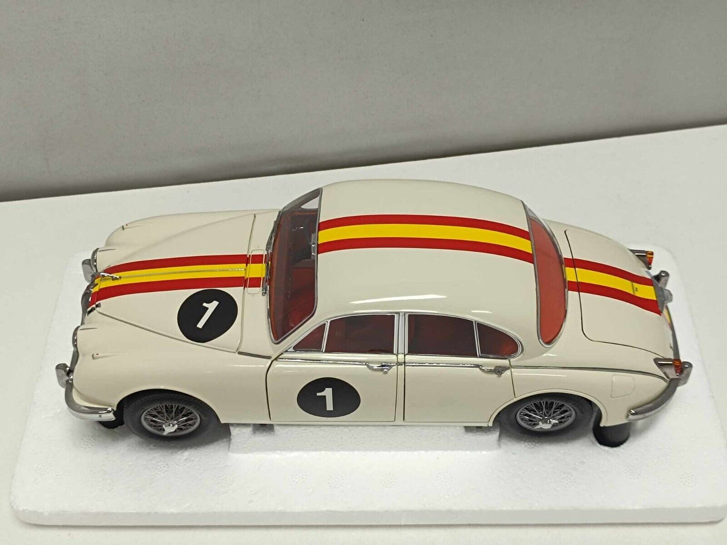 Jaguar Mark 2 3.8 Bob Jane 1962 #1 - Model-Icons 1:18 Limited Edition 2000 pezzi