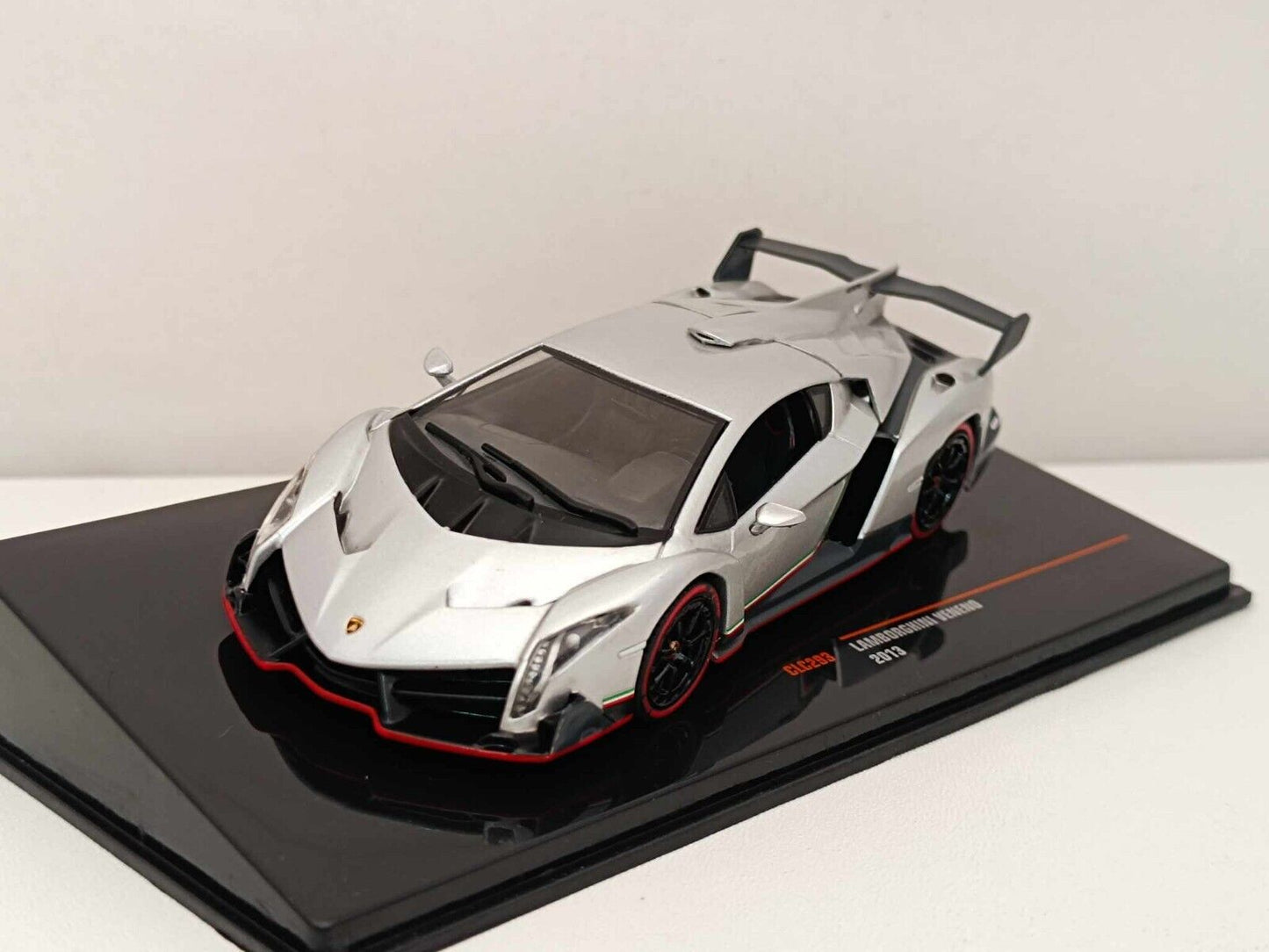 Lamborghini Veneno (2013) - Ixo Models 1:43 GM Shop