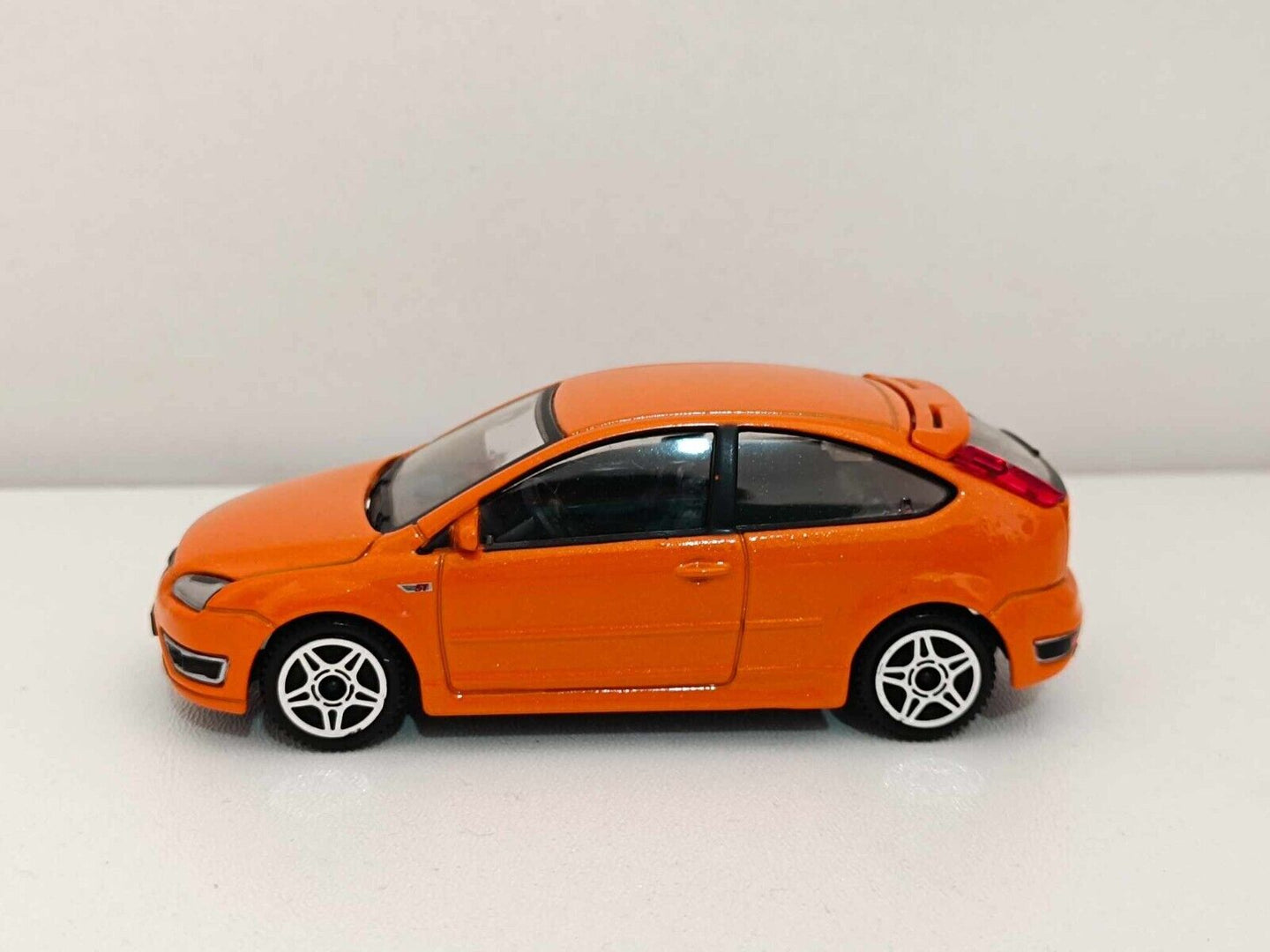 Ford Focus ST - Burago 1:43 GM Shop