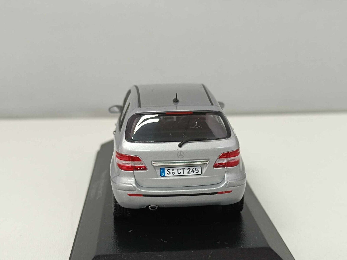 Mercedes-Benz B-Klasse W245 Minichamps 1/43 Polarsilver Usato + Teca