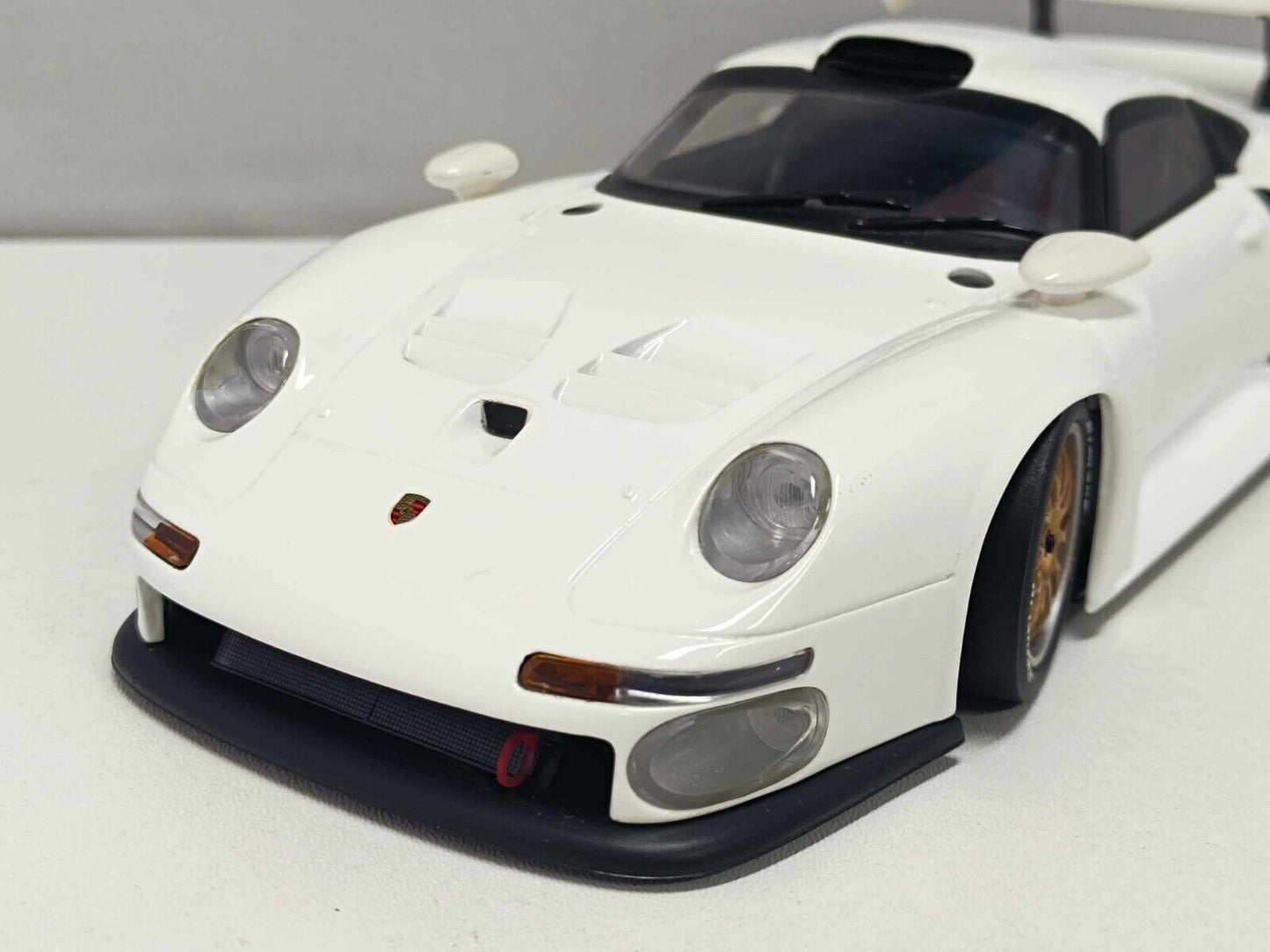 Porsche 911 GT1 White 1996 - UT Models 1:18