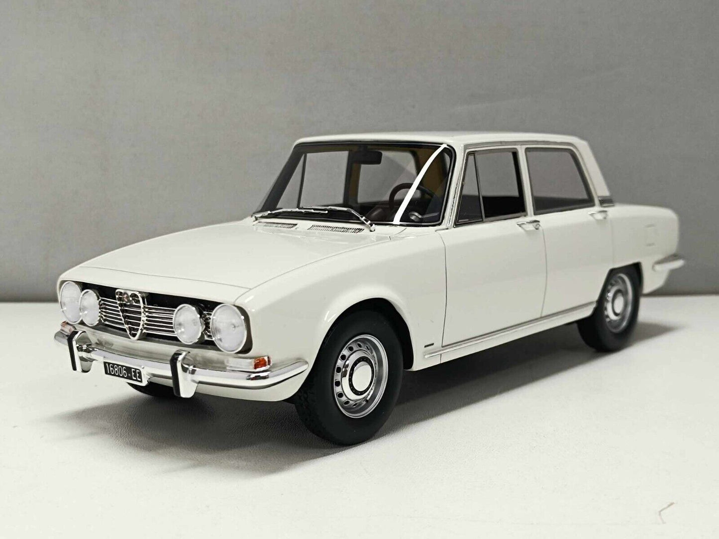 Alfa Romeo 1750 Berlina 1968 White Bianco - Laudoracing 1:18 Nuovo