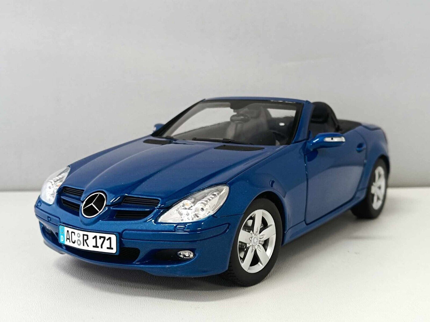 Mercedes-Benz SLK Class 2004 Minichamps 1/18 Blu Metallizzato Usato + Box