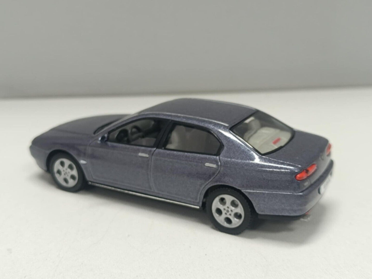 Alfa Romeo 166 - 1998 Grigio Grey Met Chiaro Solido 1:43 Usato + box Gift Set