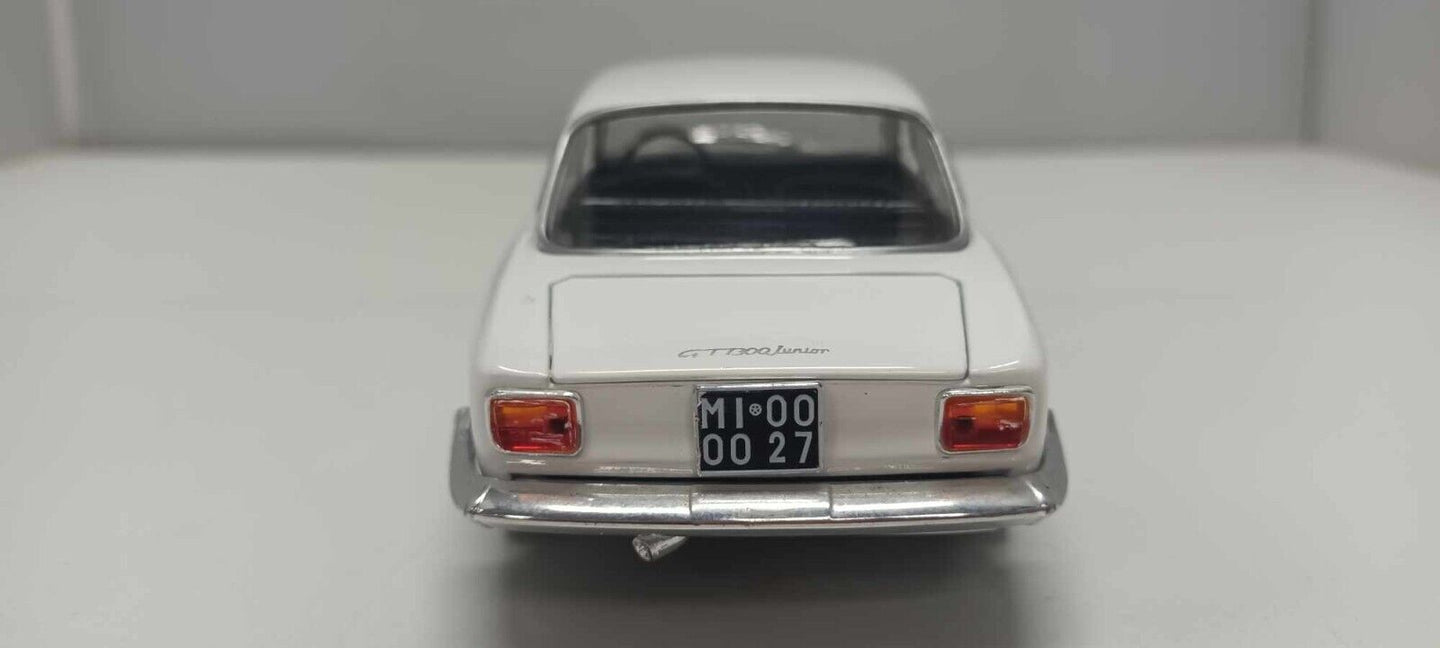 Alfa Romeo Giulia GT 1300 Junior 1965 Bianco White Edicola By Metro 1:24 Usato