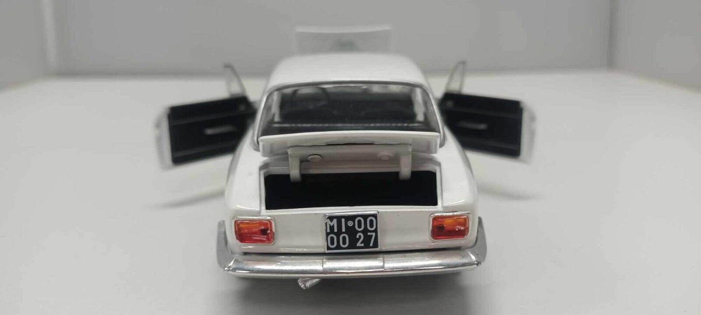 Alfa Romeo Giulia GT 1300 Junior 1965 Bianco White Edicola By Metro 1:24 Usato