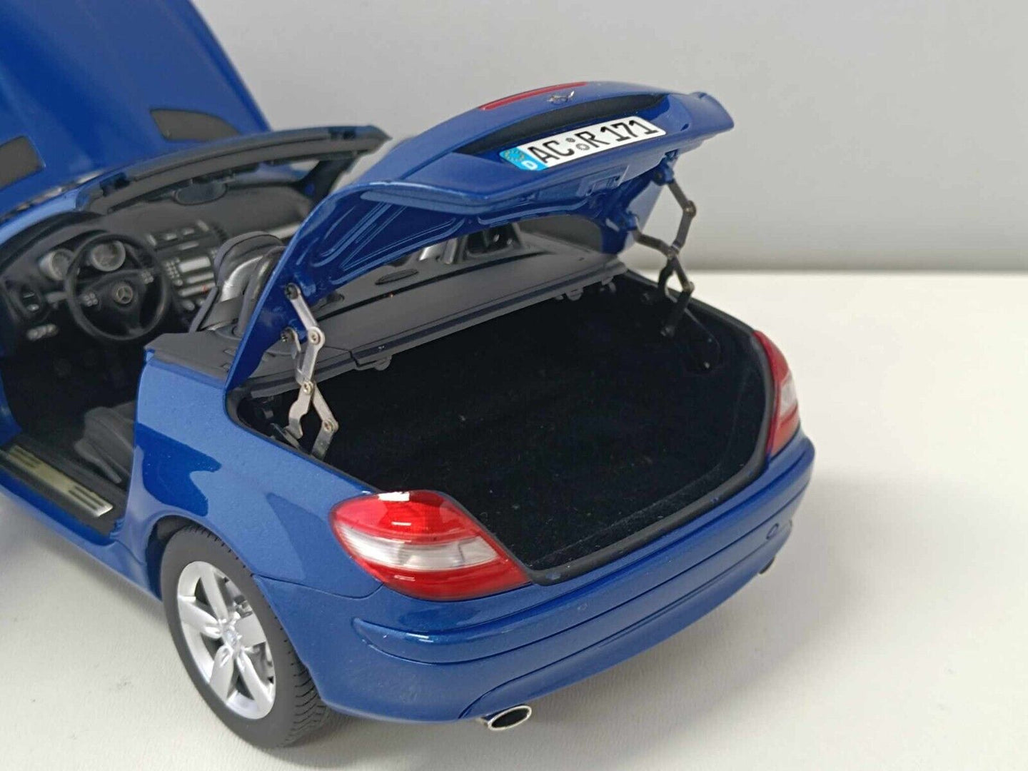 Mercedes-Benz SLK Class 2004 Minichamps 1/18 Blu Metallizzato Usato + Box