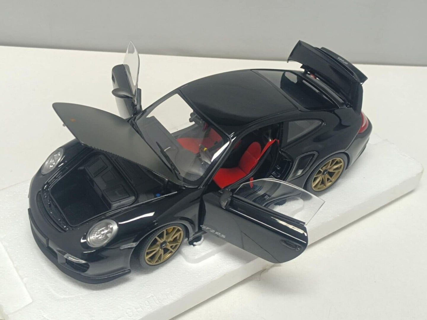 Porsche 911 GT2 RS 2011 Black With Gold Wheels Minichamps 1:18 Usato + Box Rare