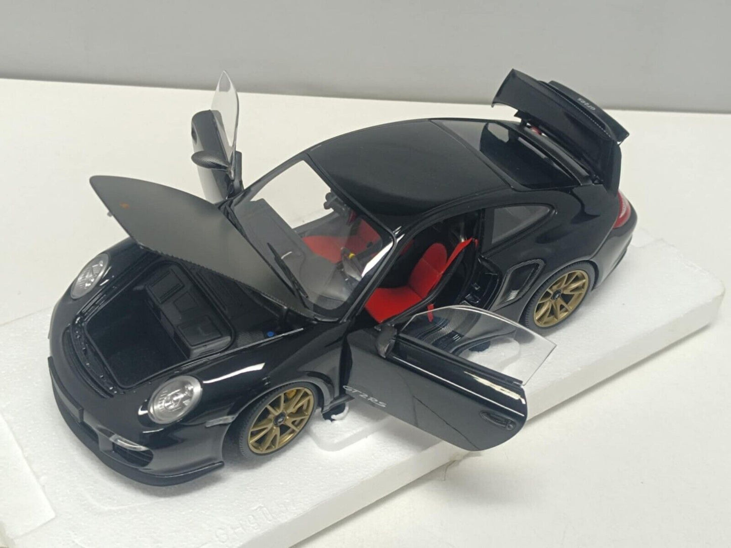 Porsche 911 GT2 RS 2011 Black With Gold Wheels Minichamps 1:18 Usato + Box Rare