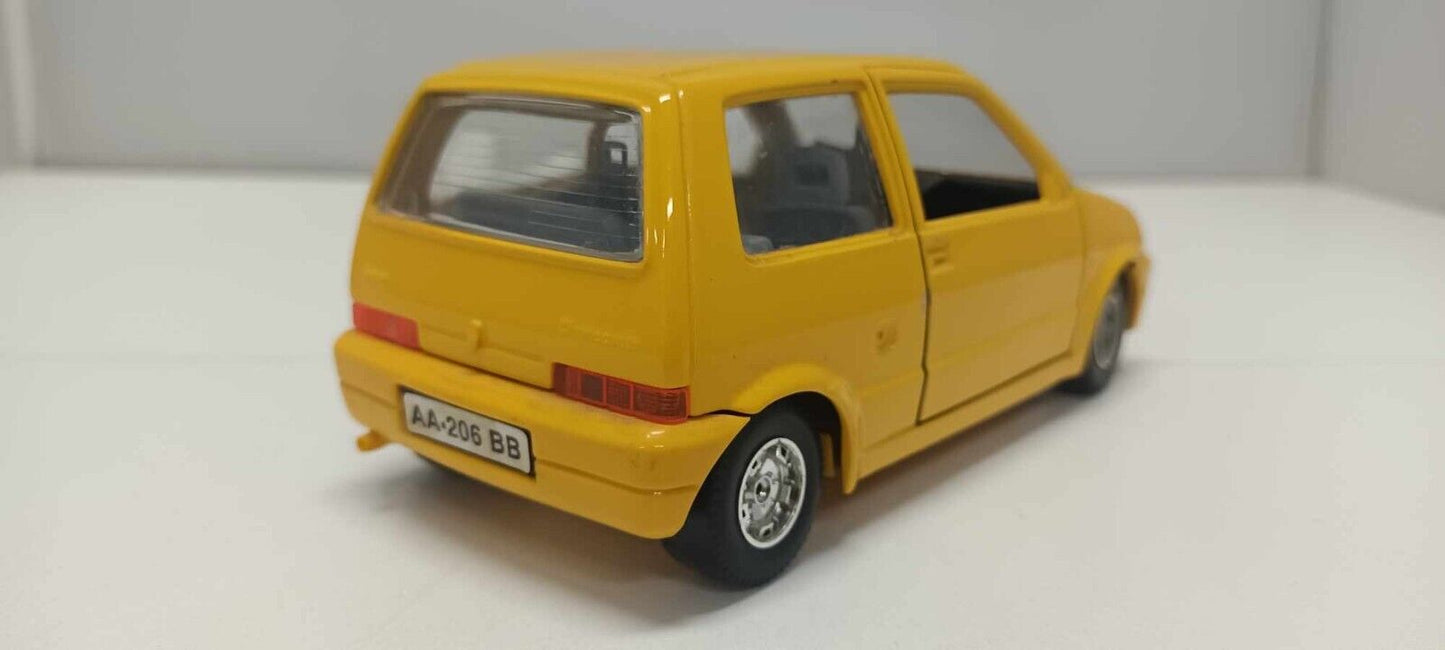 Fiat 500 - 1993 Giallo Yellow Burago Bburago Made in Italy 1:24 Usato 1/24