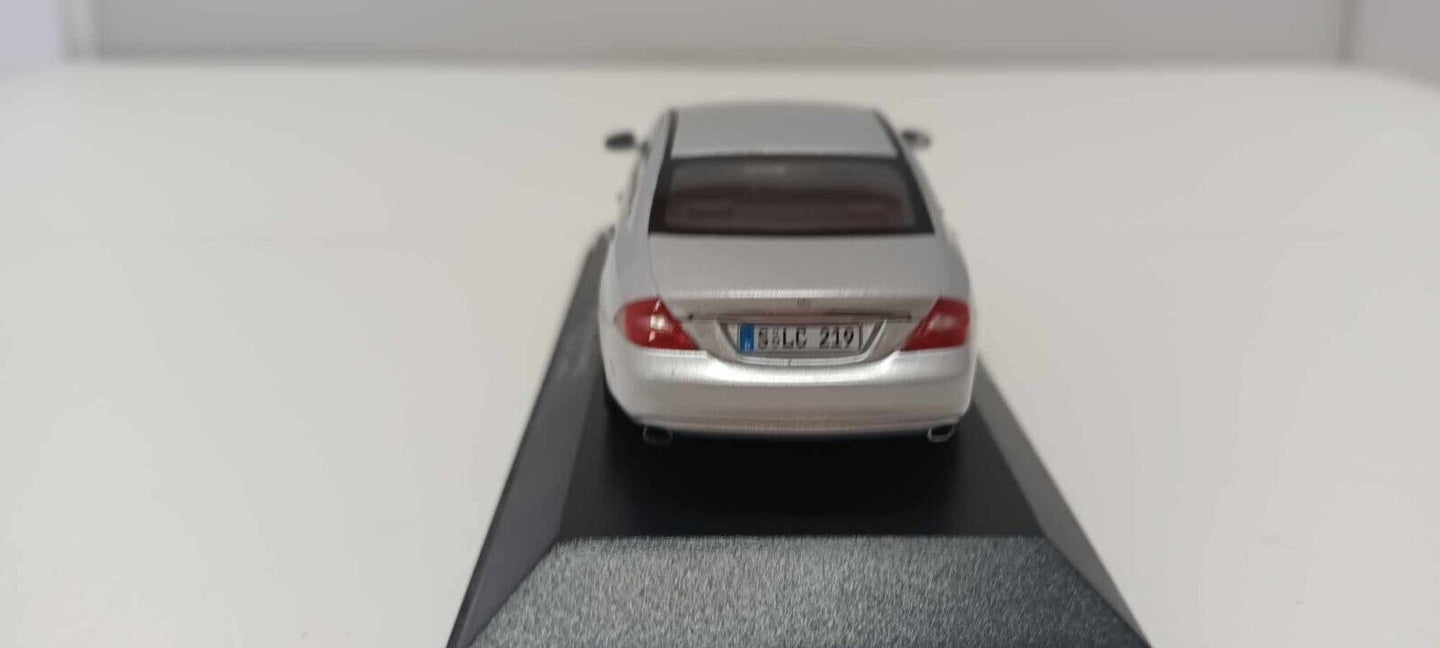 Mercedes-Benz CLS-Class Classe CLS Minichamps 1:43 Silver Usato + Teca