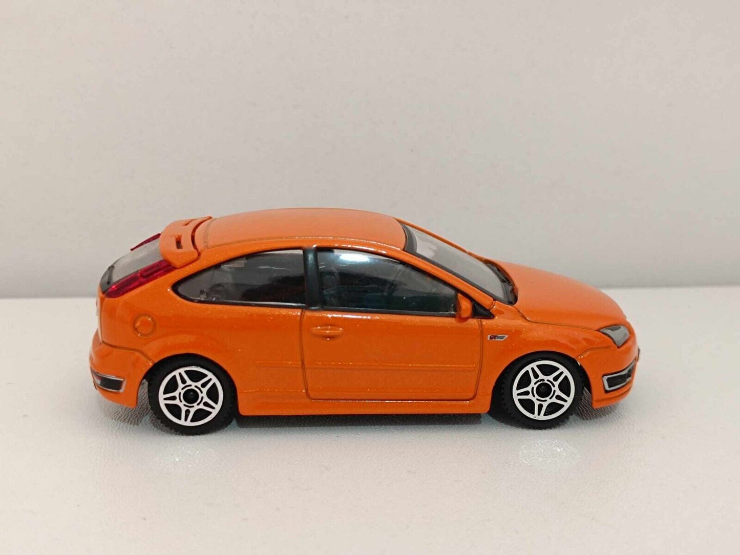 Ford Focus ST - Burago 1:43 GM Shop