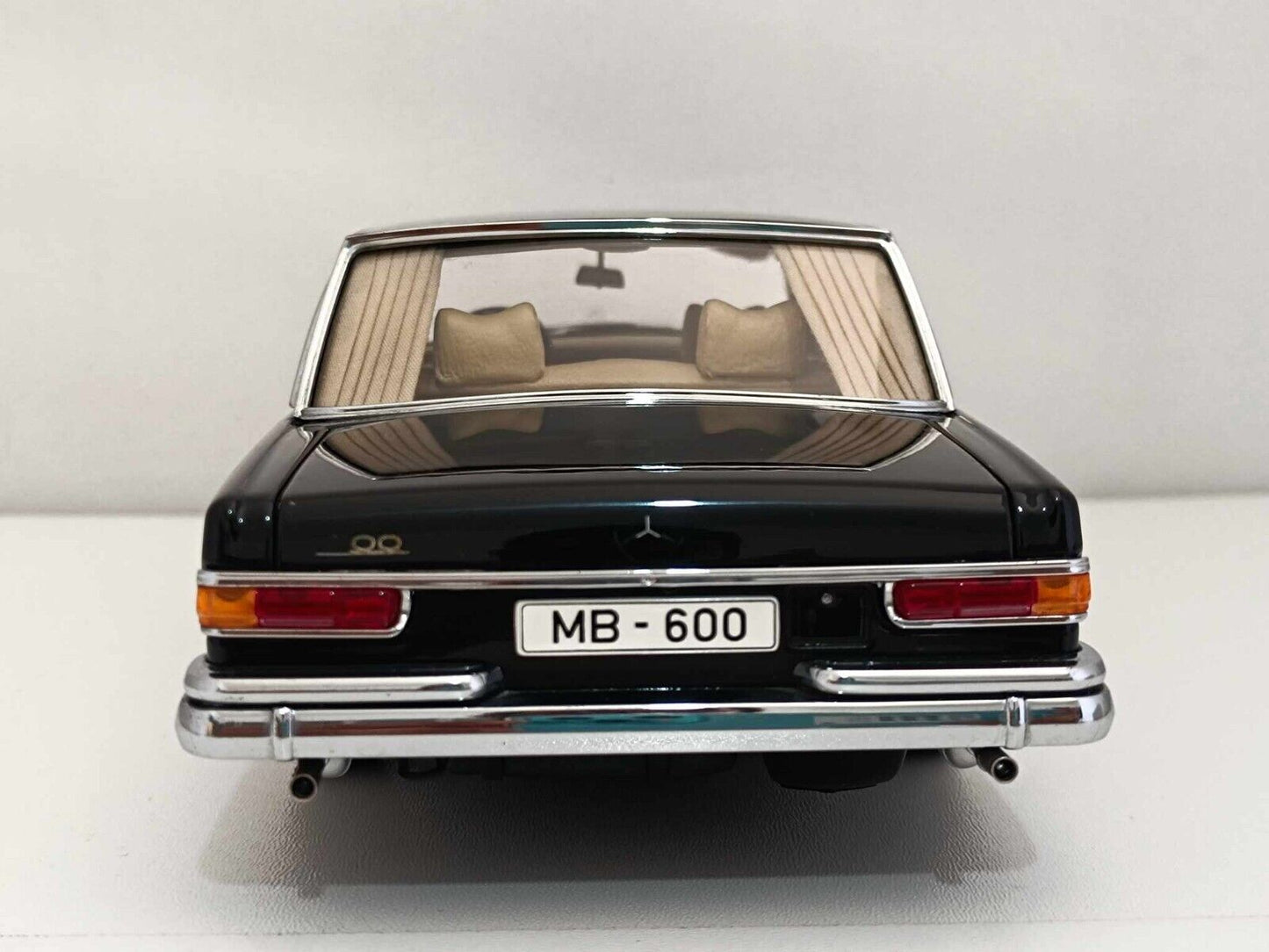 Mercedes Benz 600 SWB (VERY RARE) - Autoart Signature 1:18 GM Shop