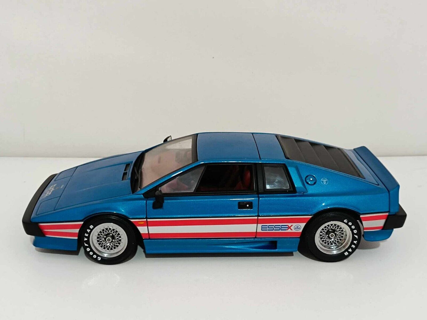 Lotus Esprit Turbo Essex Blue RHD - Autoart 1:18 GM Shop 
