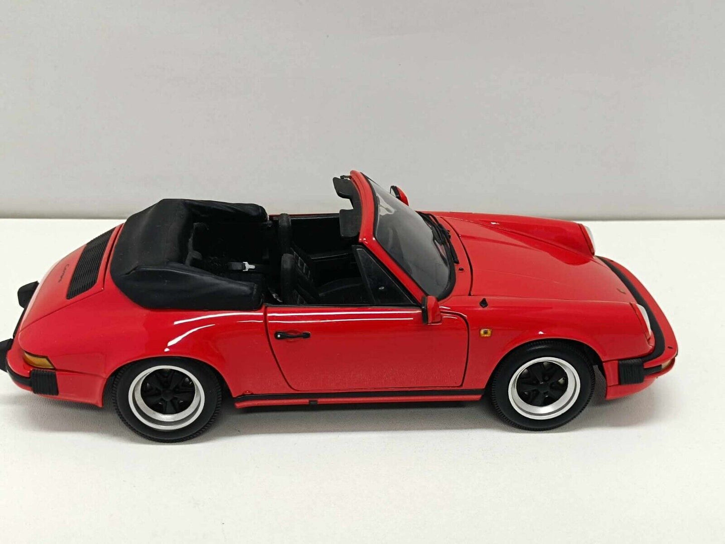 Porsche 911 Carrera Cabriolet 1983 Red Rosso - Minichamps 1:18 Rare