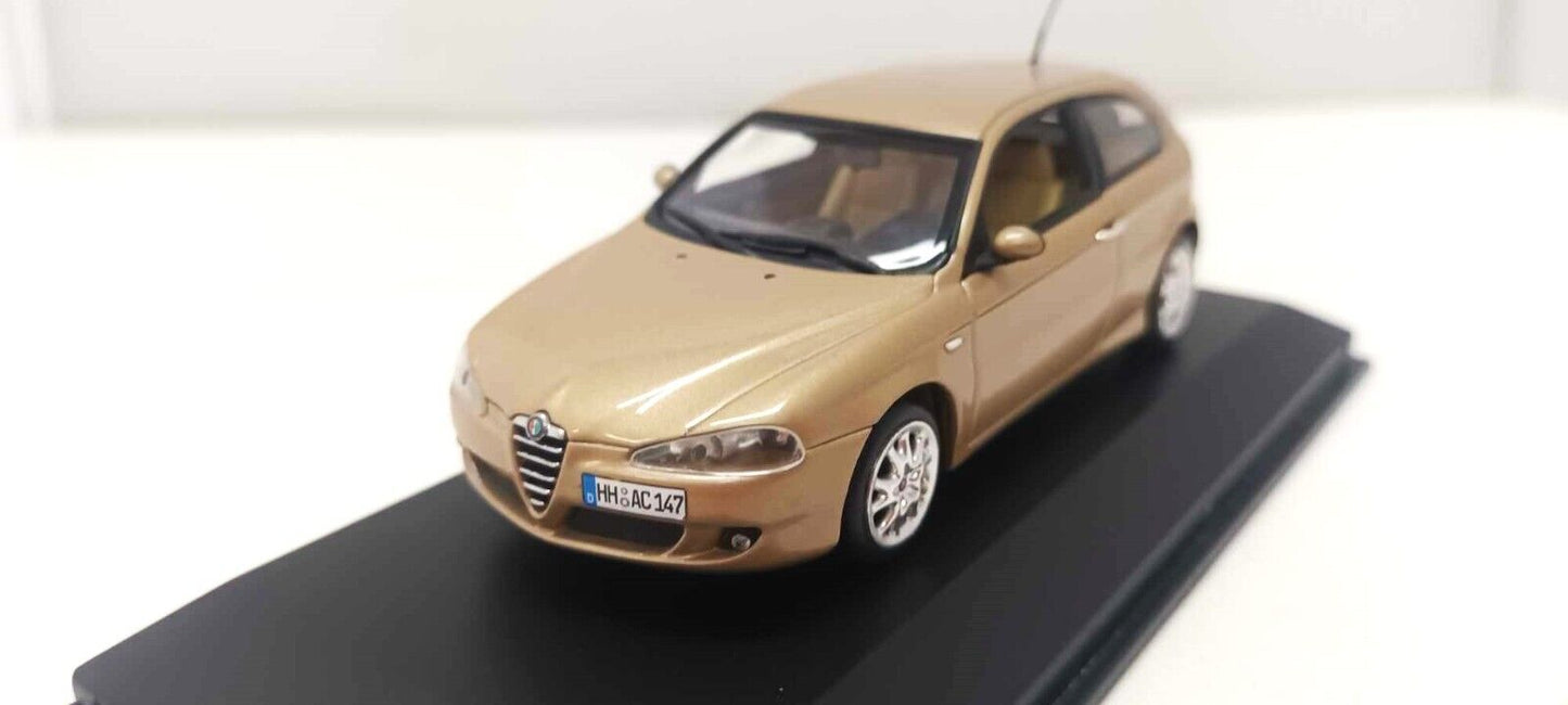 Alfa Romeo 147 Restyling 2 Serie 2005 Gold Luci Di Amalfi Minichamps 1:43 Teca