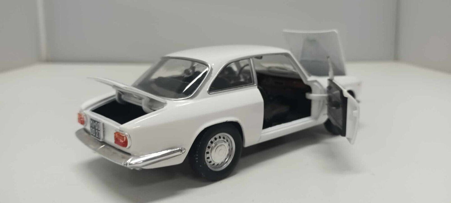 Alfa Romeo Giulia GT 1300 Junior 1965 Bianco White Edicola By Metro 1:24 Usato