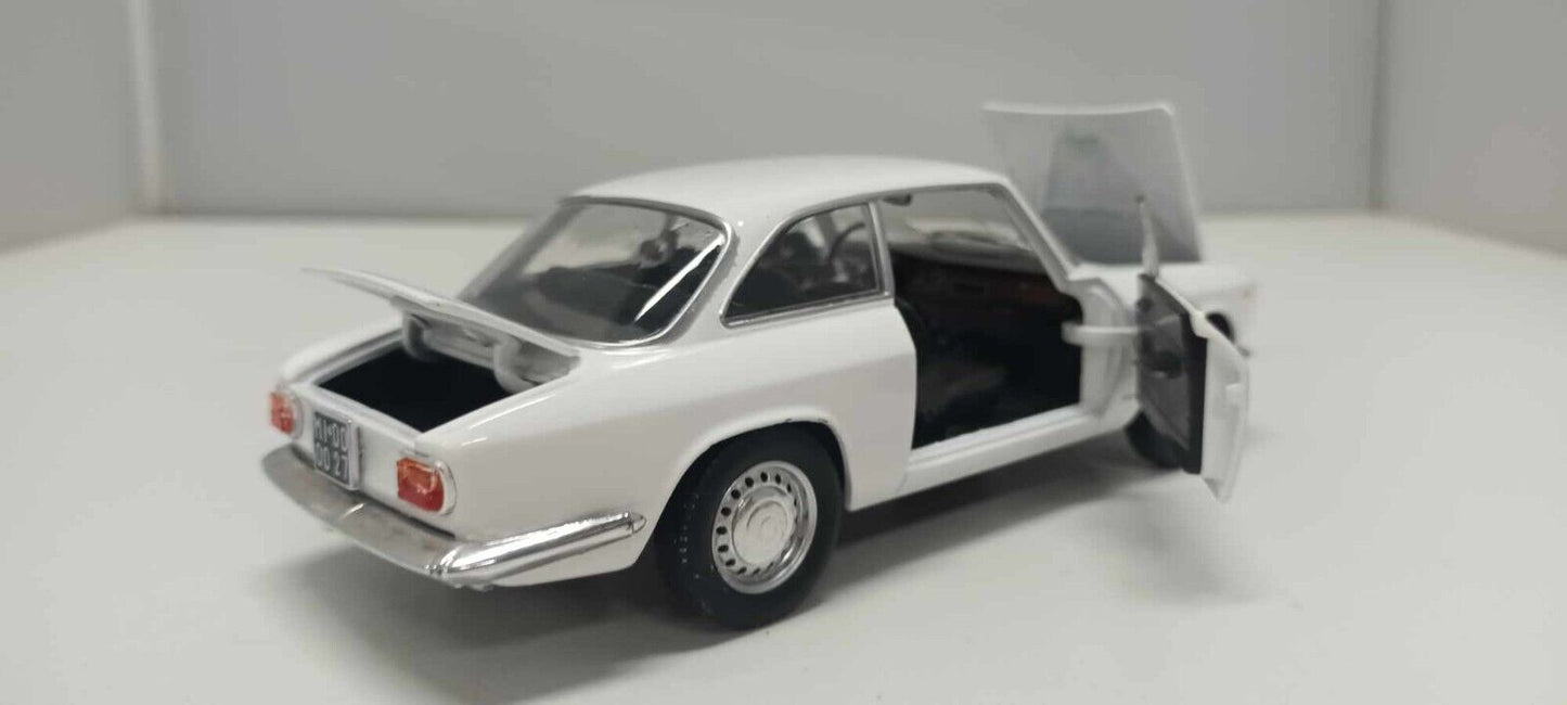 Alfa Romeo Giulia GT 1300 Junior 1965 Bianco White Edicola By Metro 1:24 Usato