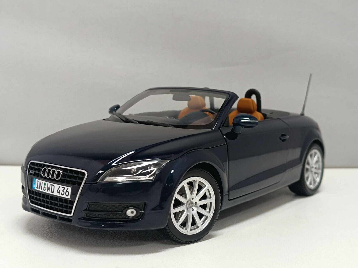 Audi TT Roadster 2006 Tiefseeblau - Minichamps Dealers Edition 1:18 GM Shop
