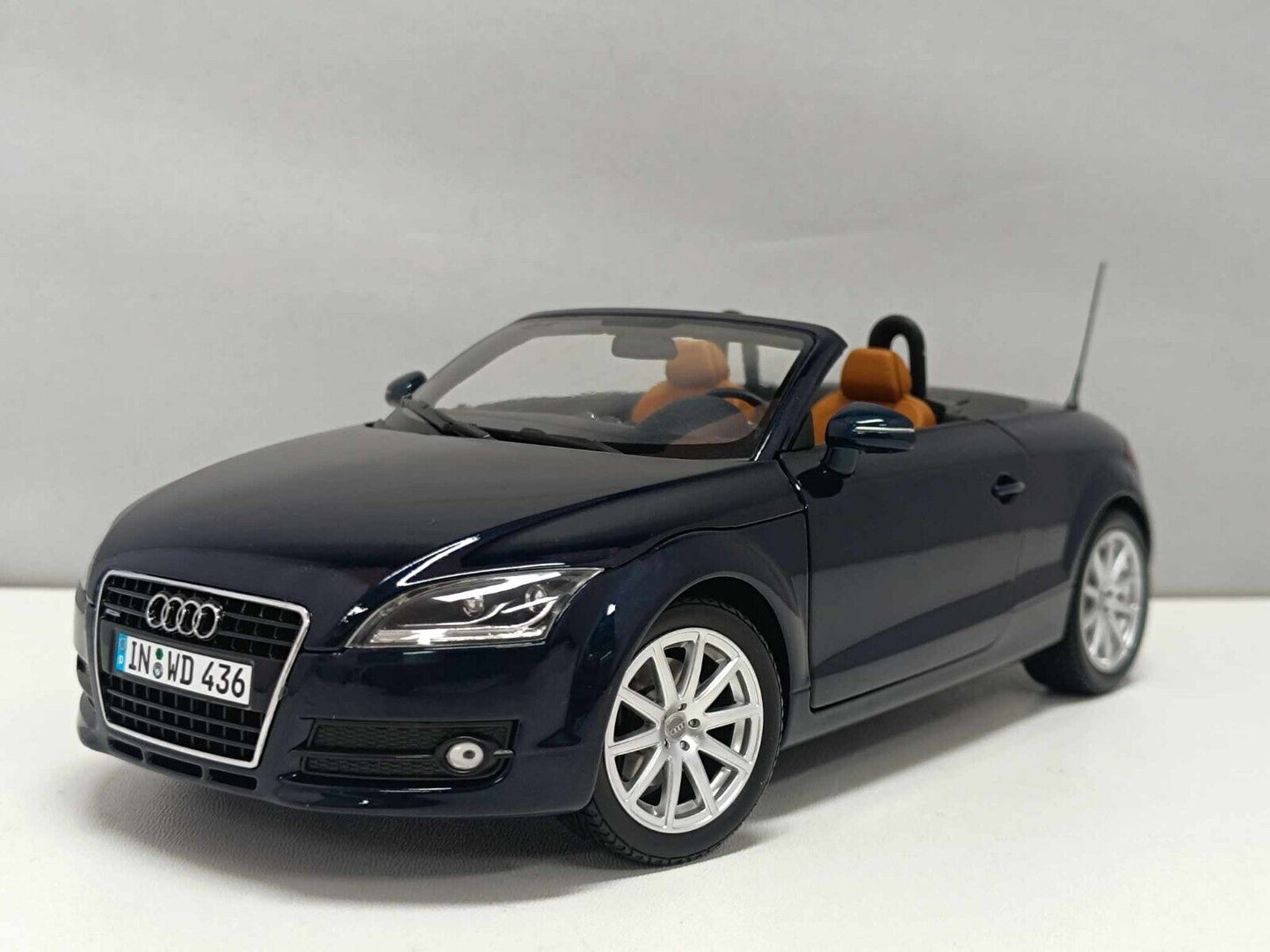 Audi TT Roadster 2006 Tiefseeblau - Minichamps Dealers Edition 1:18 GM Shop