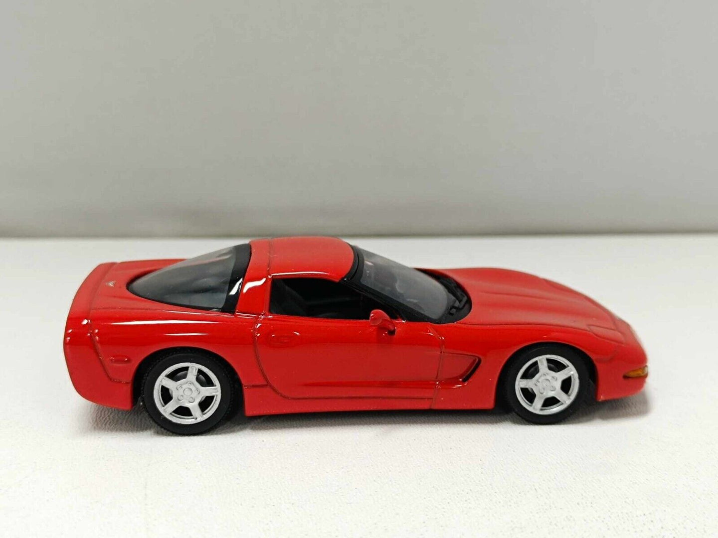 Chevrolet Corvette 1997 Red Rosso - Minichamps 1:43 Usato + Teca