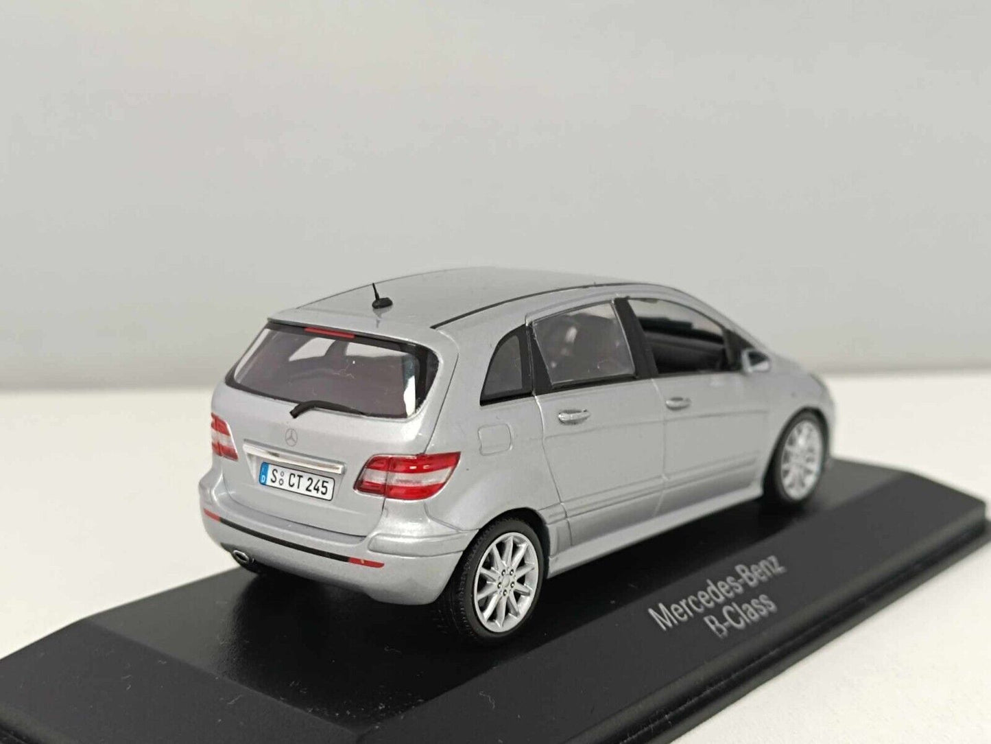 Mercedes-Benz B-Klasse W245 Minichamps 1/43 Polarsilver Usato + Teca