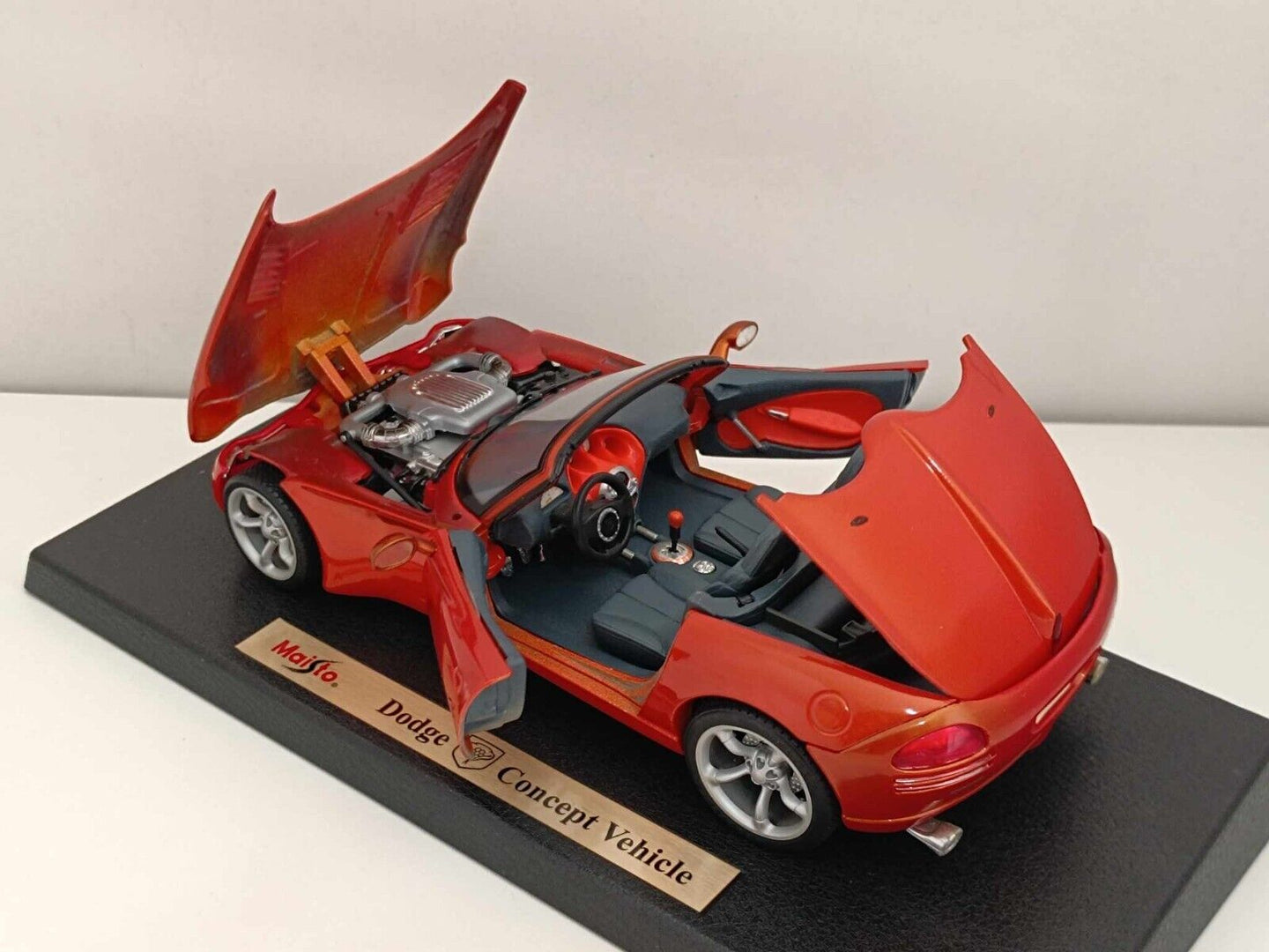 Dodge Concept Vehicle - Maisto 1:18 GM Shop