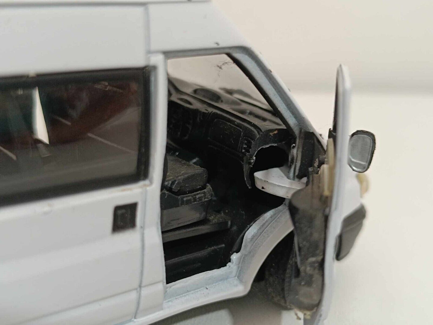 Ford Transit Minibus - Cararama 1:43 GM Shop