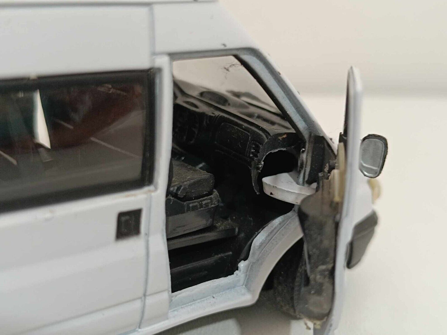 Ford Transit Minibus - Cararama 1:43 GM Shop