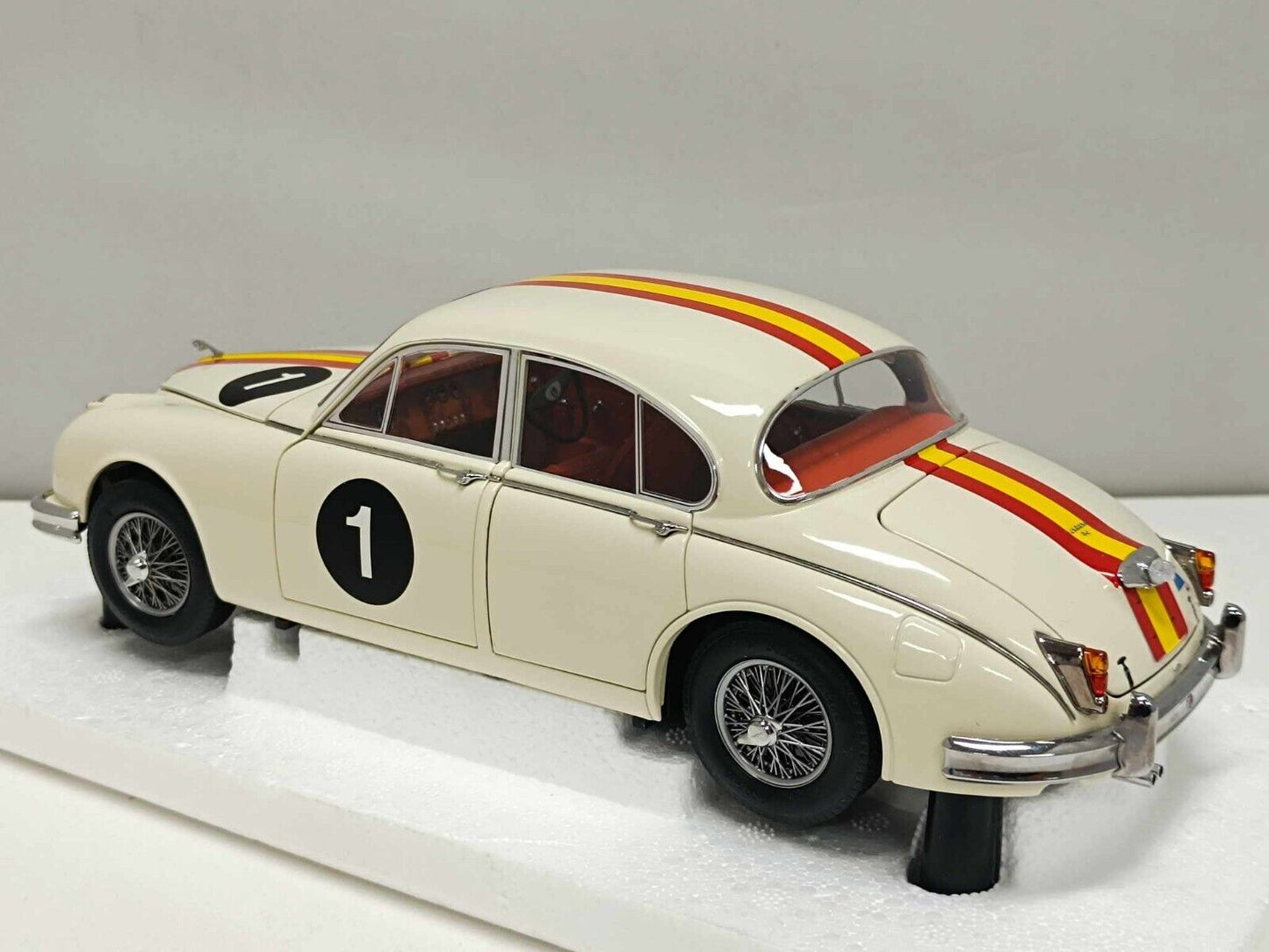 Jaguar Mark 2 3.8 Bob Jane 1962 #1 - Model-Icons 1:18 Limited Edition 2000 pezzi