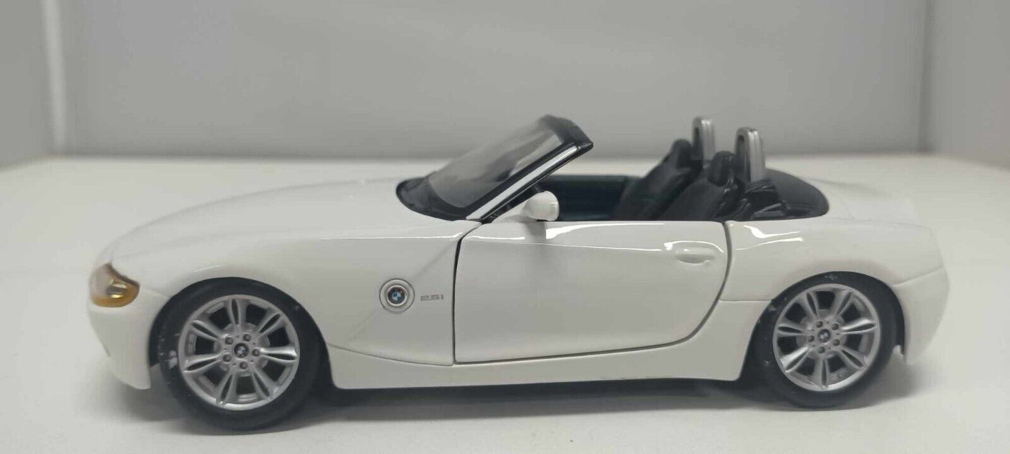 BMW Z4 Spider 2003 White Bianco Burago 1:24 Usato 1/24