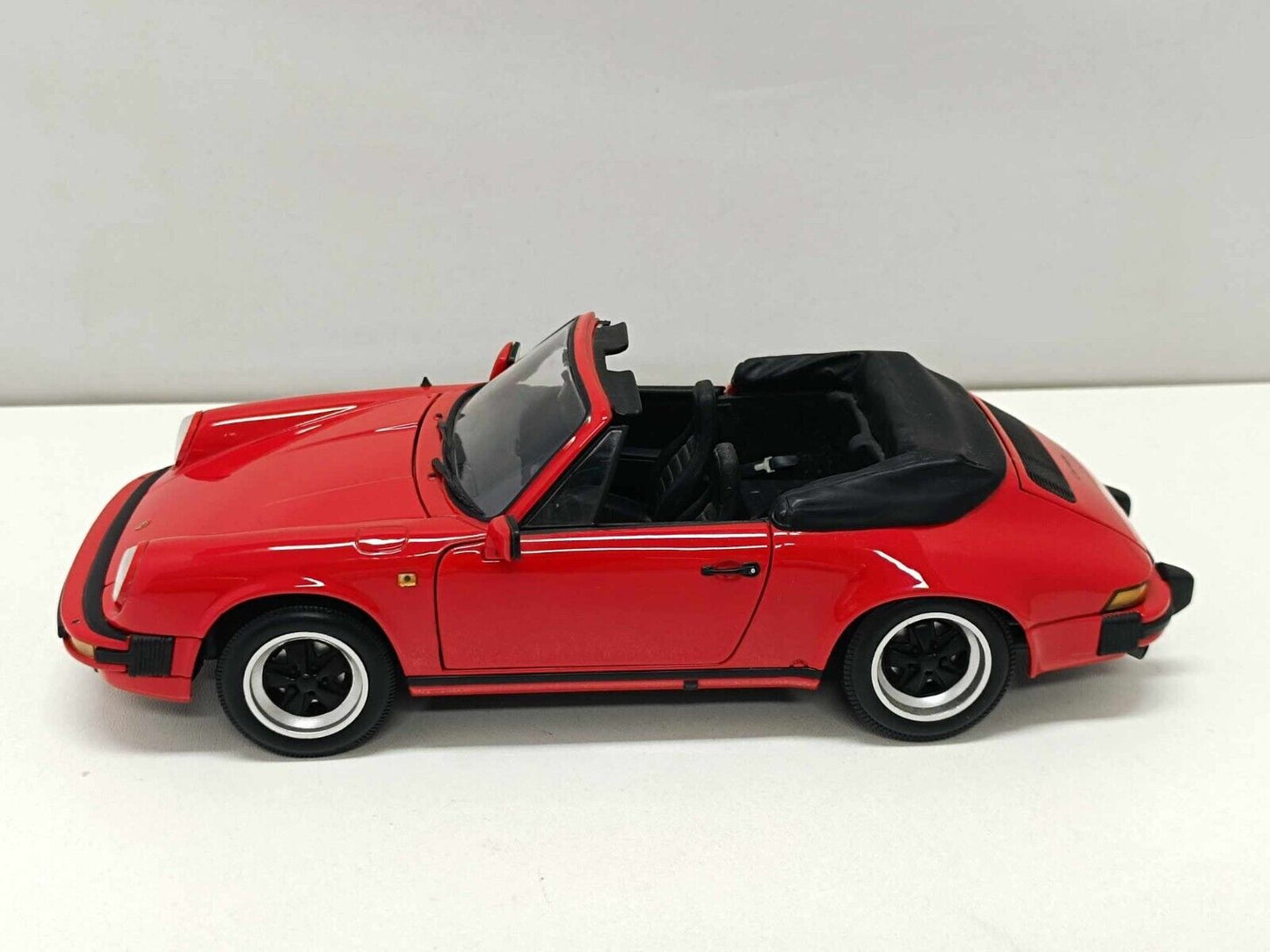 Porsche 911 Carrera Cabriolet 1983 Red Rosso - Minichamps 1:18 Rare